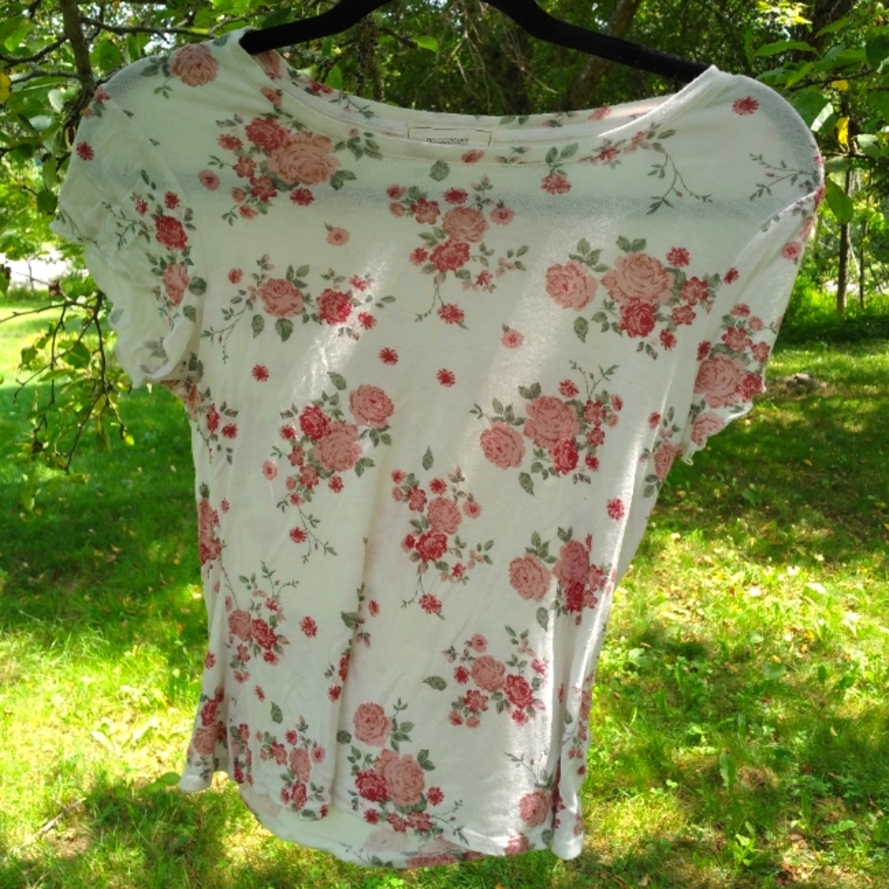 Floral white tee